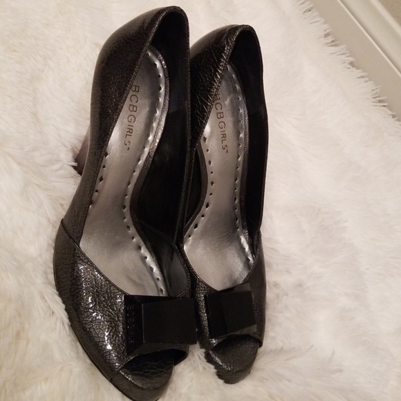 Shoe - Picture 2 of 3